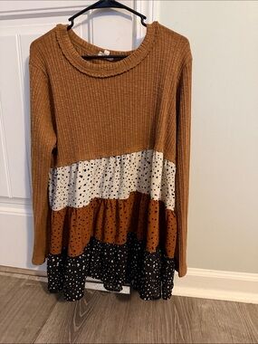 entro Tiered Colorblock Long Sleeve Blouse in Rust, Cream, and Black